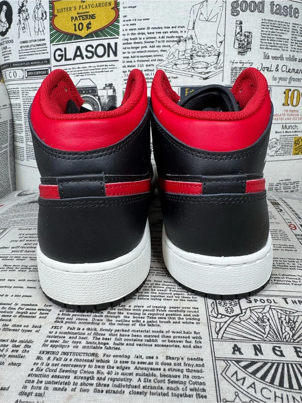Nike Air Jordan 1 Mid Black Varsity Red GS DQ8423-067 7Y Women Size 8.5 No Box